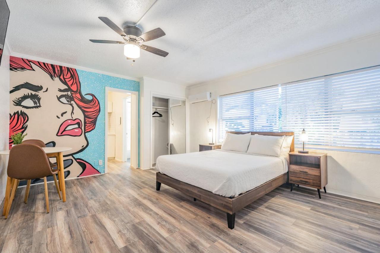 Satoshi Hideout Park Studios St. Petersburg Ngoại thất bức ảnh
