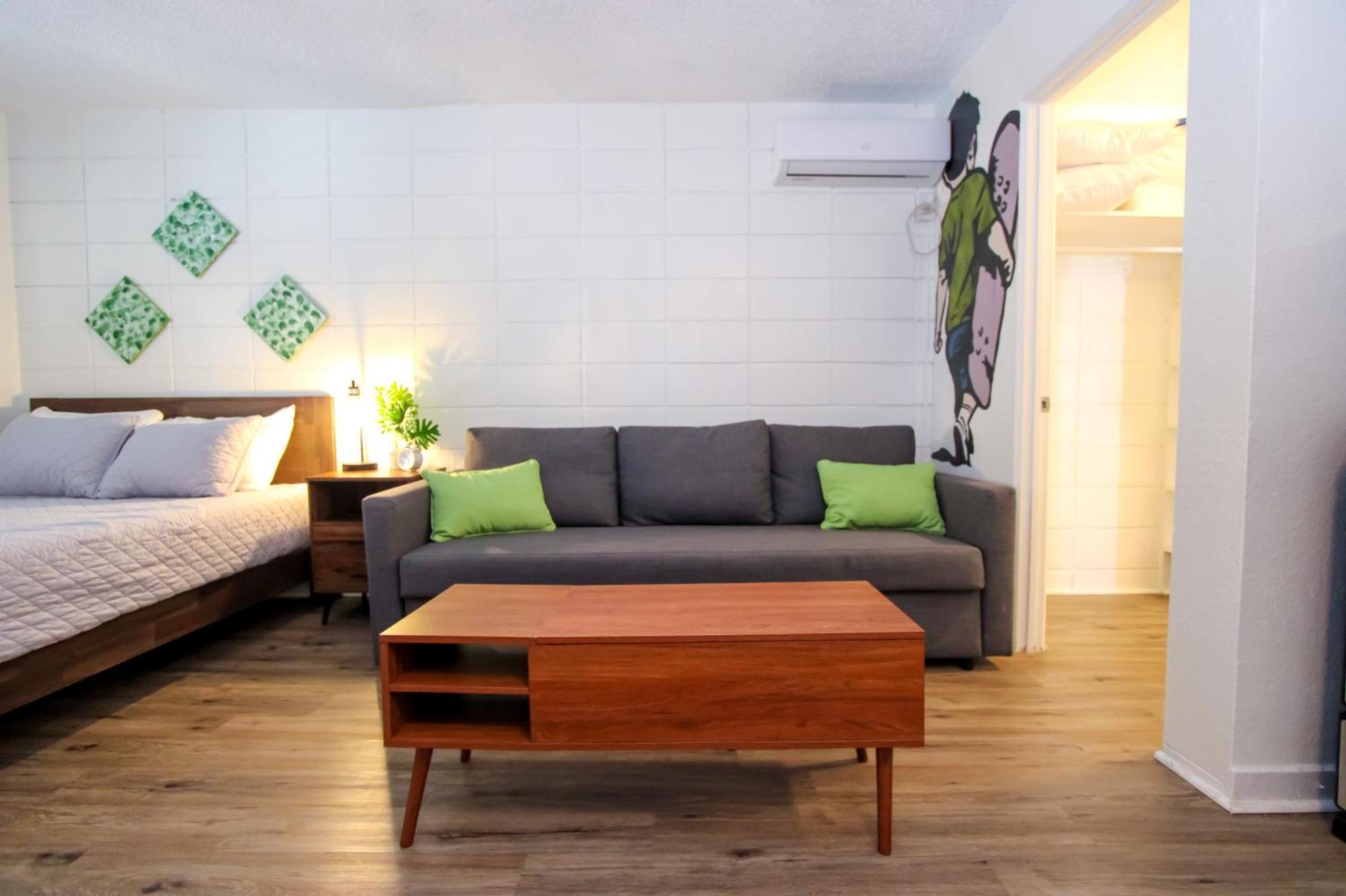 Satoshi Hideout Park Studios St. Petersburg Ngoại thất bức ảnh