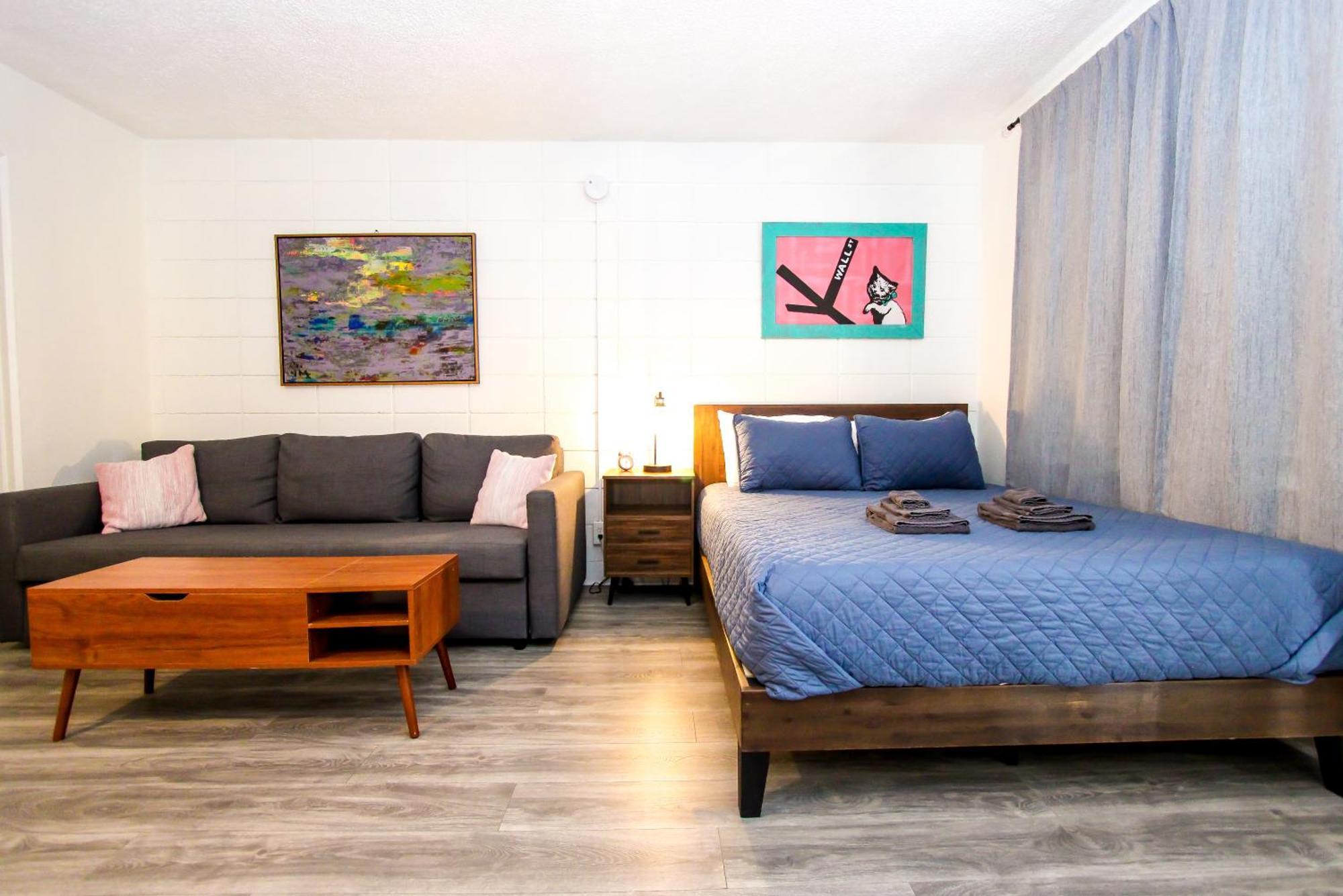 Satoshi Hideout Park Studios St. Petersburg Ngoại thất bức ảnh